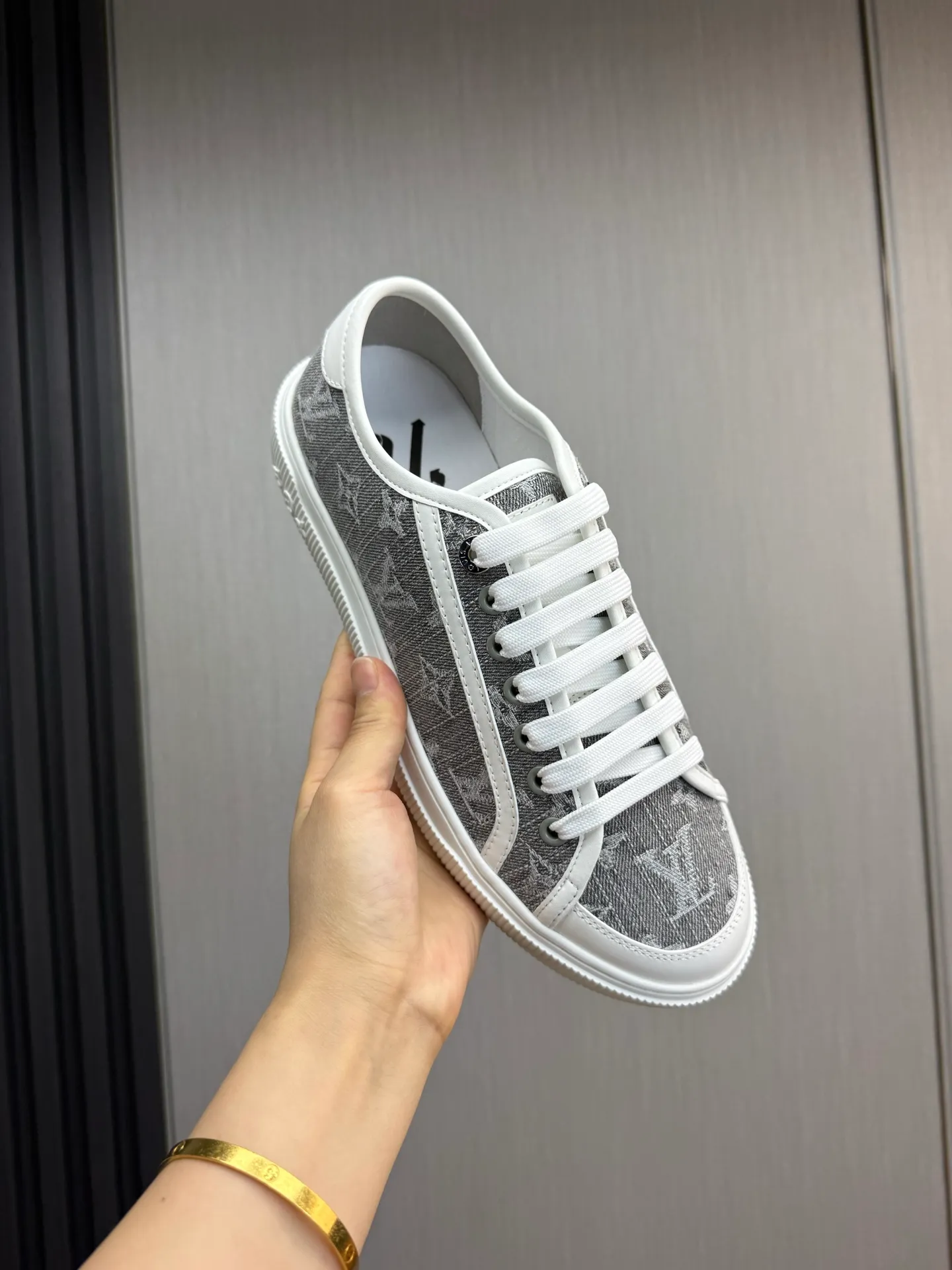 Men's shoes 💰600💰 LV. Hot sale at the counter 🔥Couple canvas shoes 👩‍❤️‍👨 Official website synchronization, original brand printed fabric + original original sole, 36-45 (40 for women, 38.45 for men, custom-made, non-refundable)